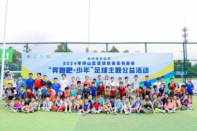 周深再度亮相央视中秋晚会，却面临婚恋难题？